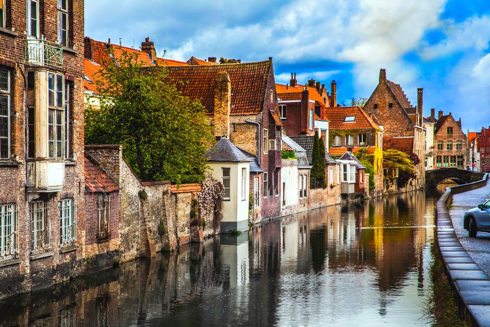Private taxi Amsterdam to Bruges tour